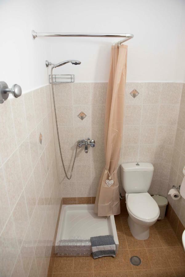 דירה Chara's Sea View House האראקי